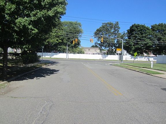 Exterior Neighborhood (street photo)