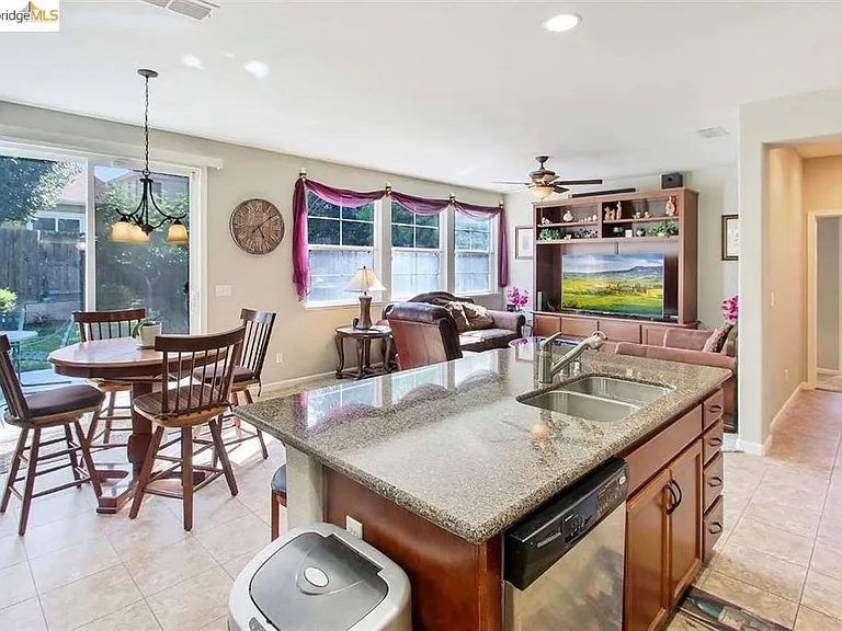790 Yosemite Dr — Photo 17