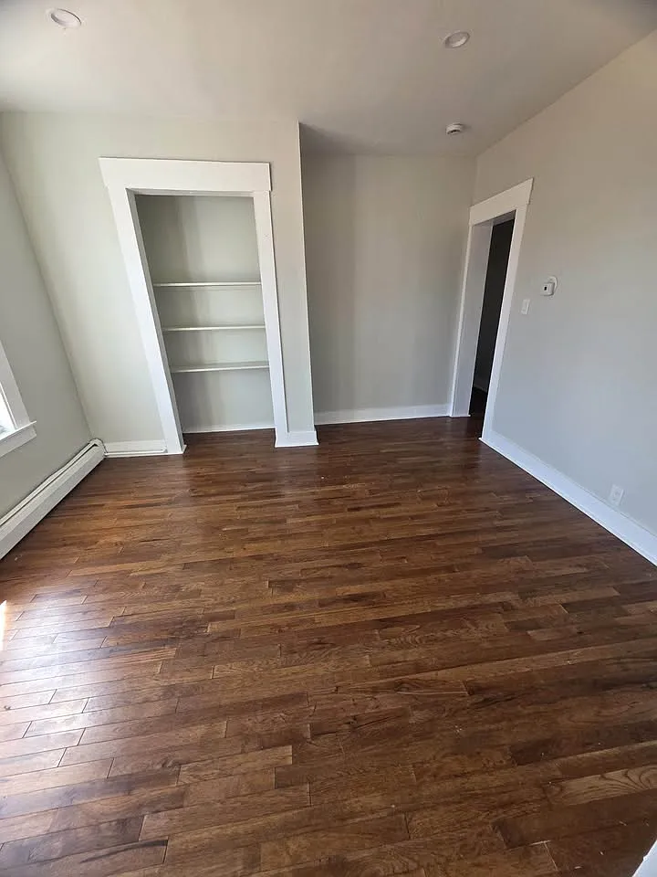 3 bed, 1.5 bath, 900 sqft, $1,900 — Photo 4