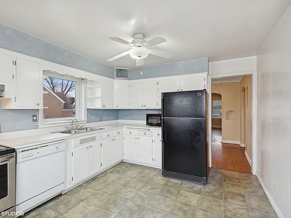 3rd image of 10221 S Sawyer Ave