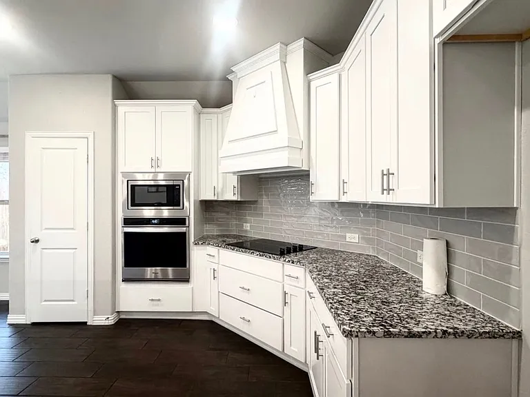 521 Hillcrest Cir — Photo 9