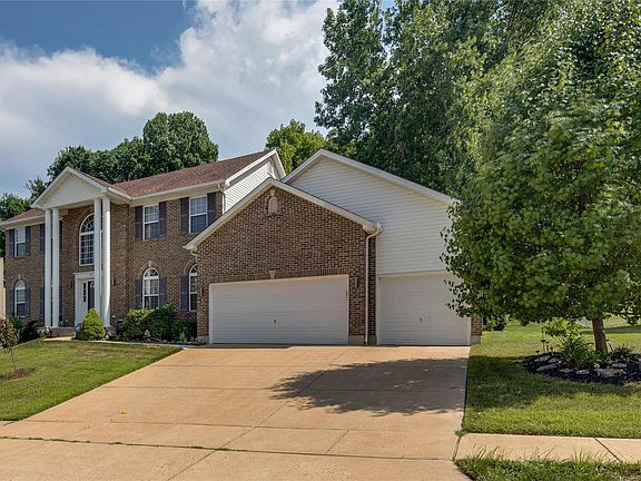 2nd image of 3212 Forest Ln