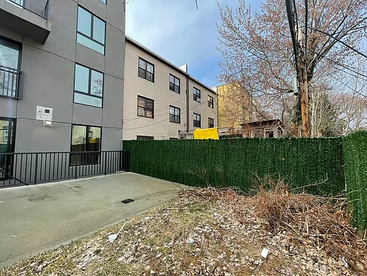 Rented by Pear NYC LLC | media 32