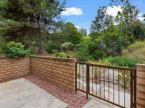 4th image of 2527 Woodlands Way