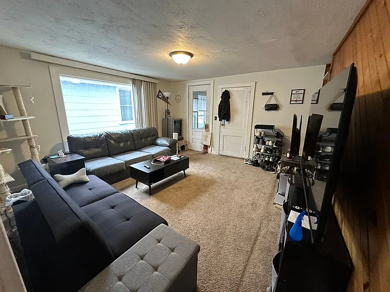 412 W Washington Ave — Photo 6
