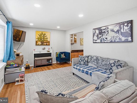 3rd image of 8802 Parliament Dr