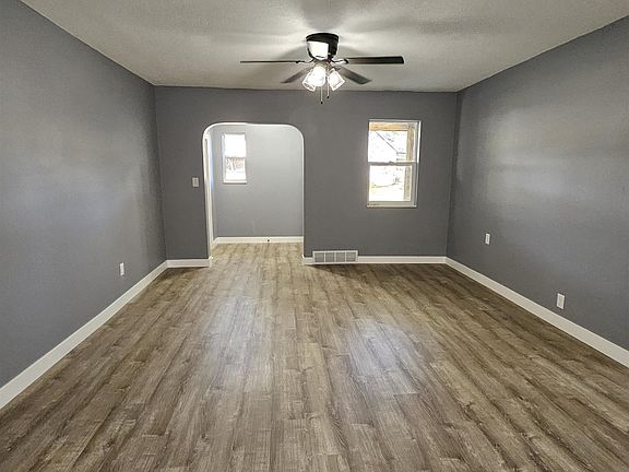 3rd image of 315 N Lincoln St