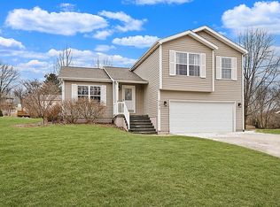 636 Heritage Dr, Mackinaw, IL 61755