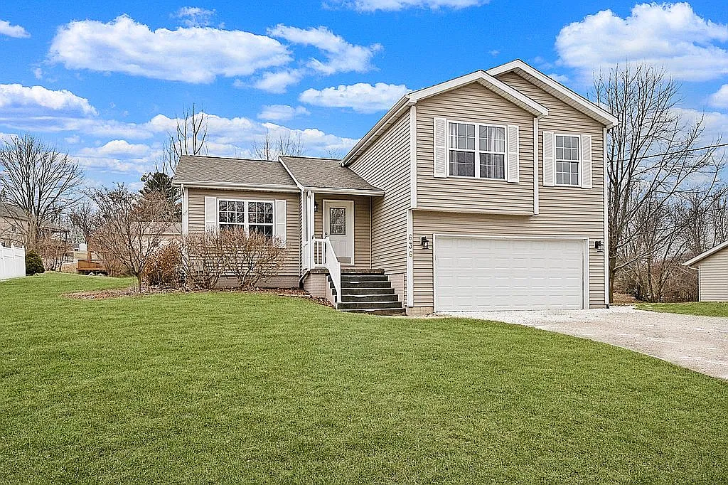 636 Heritage Dr photo 1