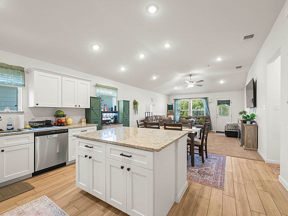 4th image of 9802 Tarabon Dr