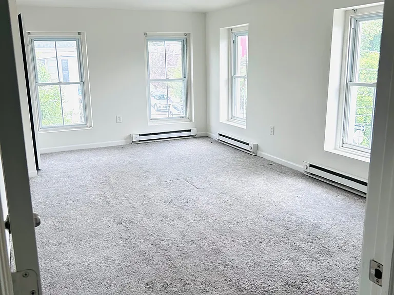 389 E Hector St — Photo 19