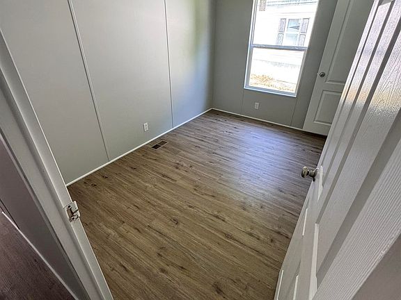 4th image of 5899 Meadow Valley Dr