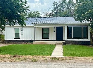 611 N California St, Henrietta, TX 76365