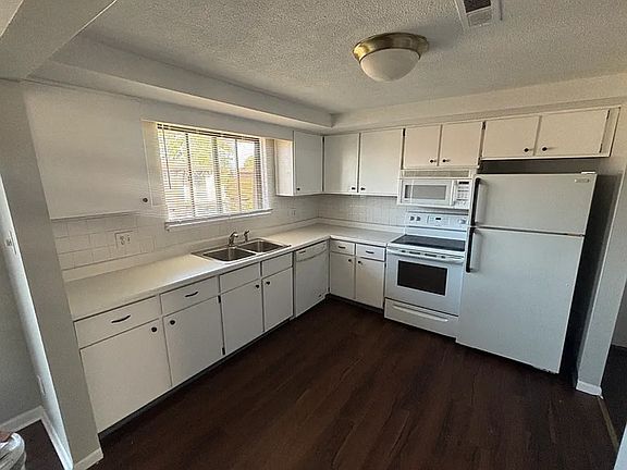 2nd image of 3952 Ridge Lea Rd APT C