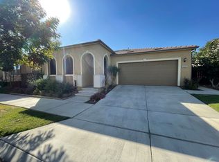 3026 Kaweah Ave, Clovis, CA 93619