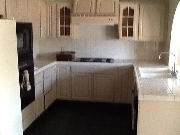 2nd image of 2601 E Whitmore Ave
