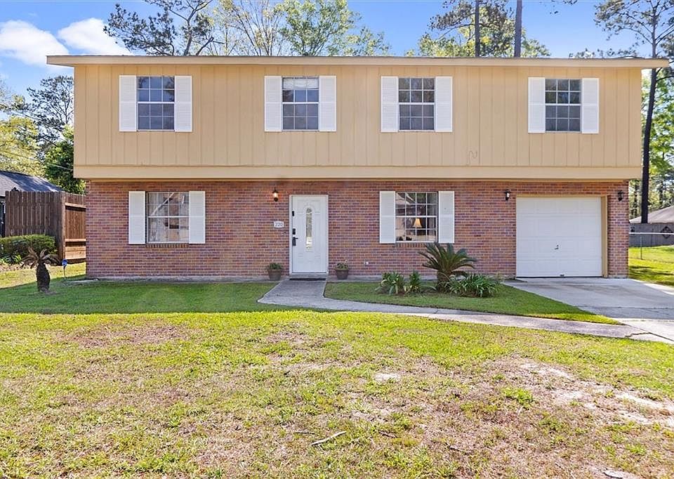 1st image of 220 Chestnut St