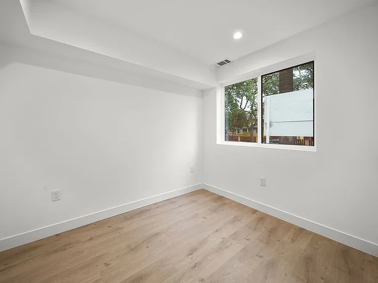 171 S Hoover St — Photo 5