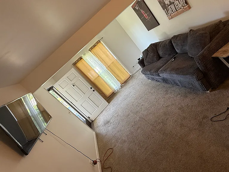 4742A Trenton Dr — Photo 2