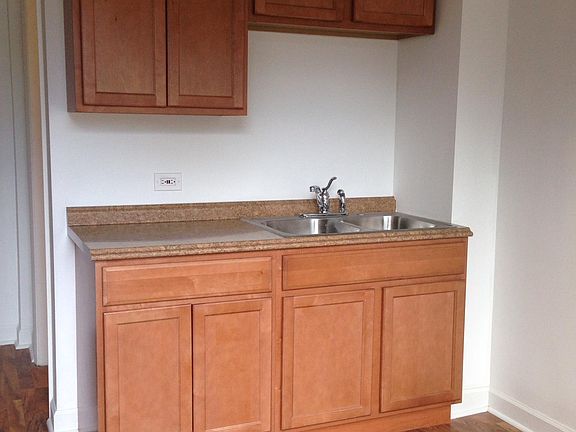 3rd image of 5953 N Elston Ave