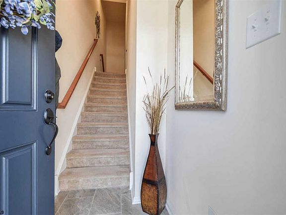 2nd image of 510 Boxwood Ln #510