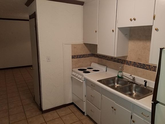 2nd image of 2905 S Washington St #B