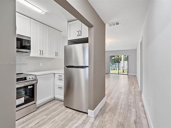 3rd image of 2514 Taylor St APT 3