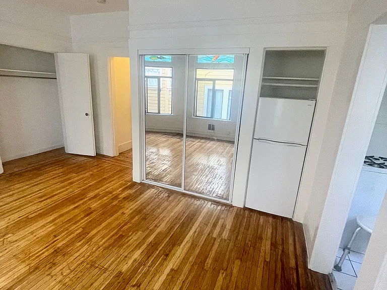1220 Pine St #7 — Photo 8