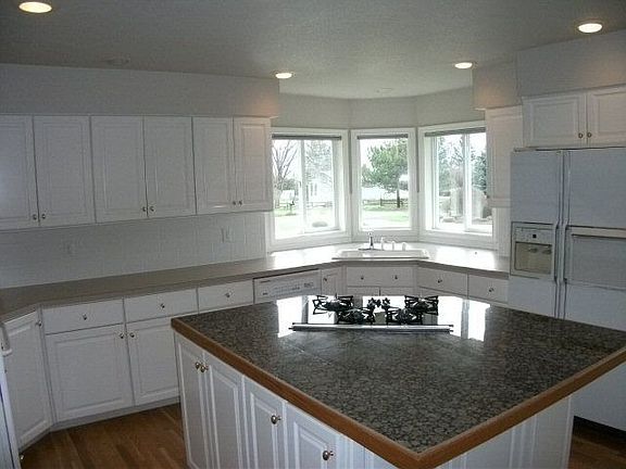 5th image of 2470 Fairfield Dr