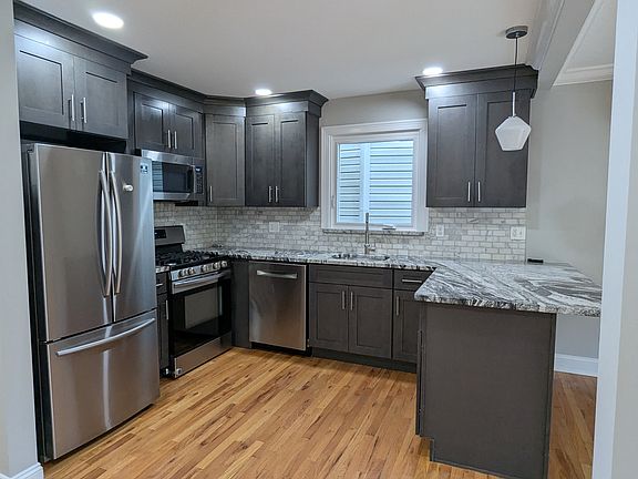 4th image of 13 Cooper Pl APT 1