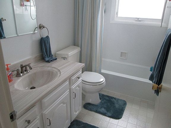 4th image of 413 Gabardine Ave