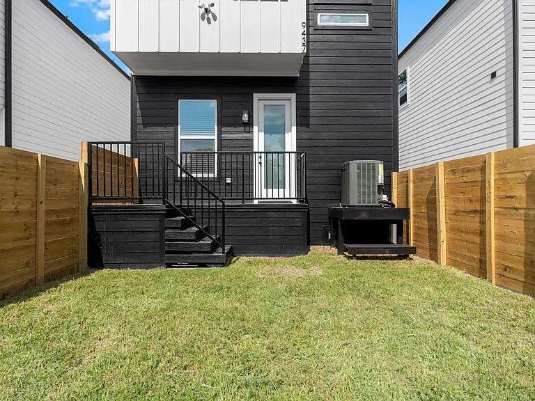 9437 Pembrook St #A — Photo 28
