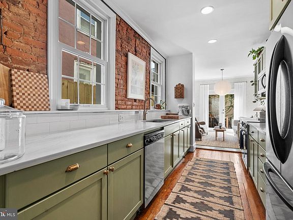 4th image of 822 N Lecount St