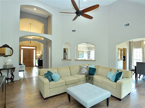 5th image of 611 Cargill Dr