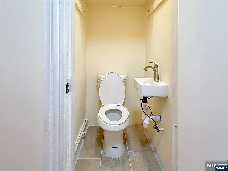 244 Lincoln Ave — Photo 11