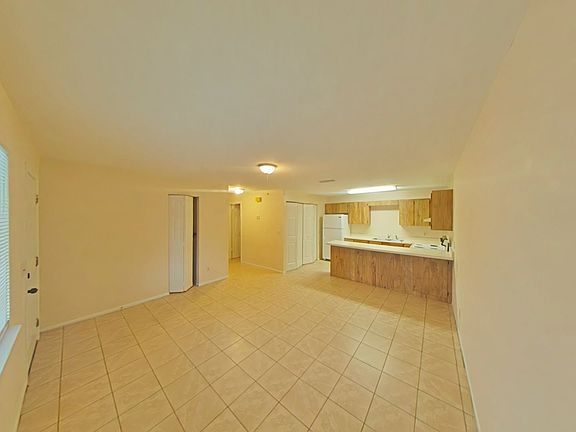 3rd image of 3721 NE 40th Pl APT A
