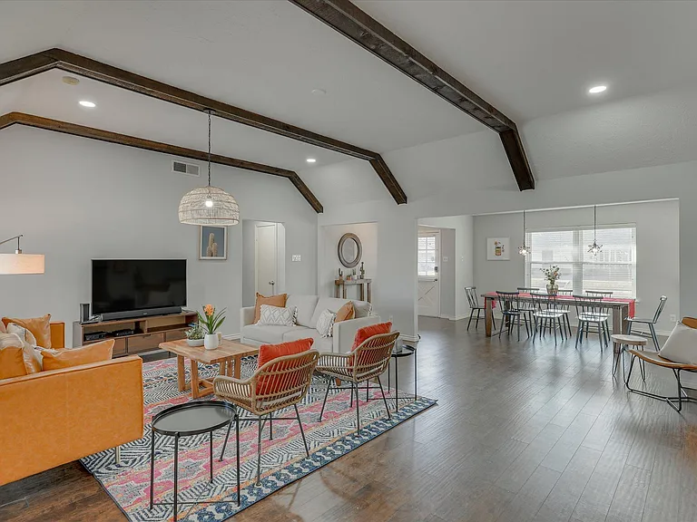 1425 Mayfield Ave — Photo 4