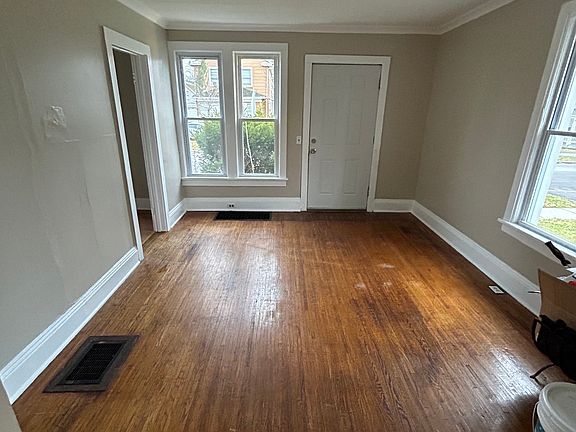 2nd image of 186 Cottage St