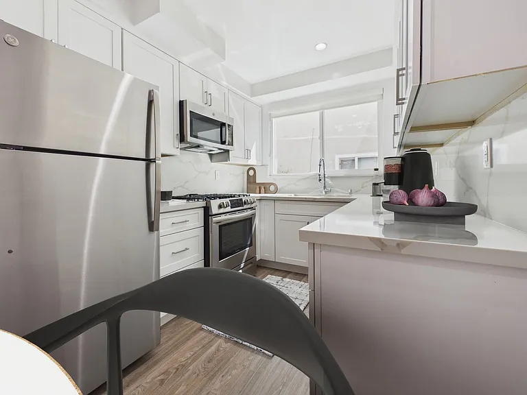 Fifth Street Apartments — Photo 2
