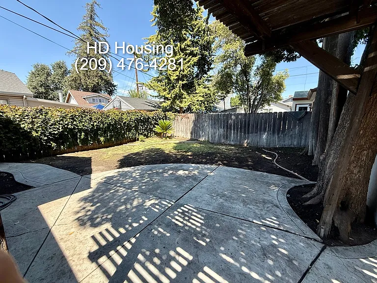 1832 N Berkeley Ave — Photo 13
