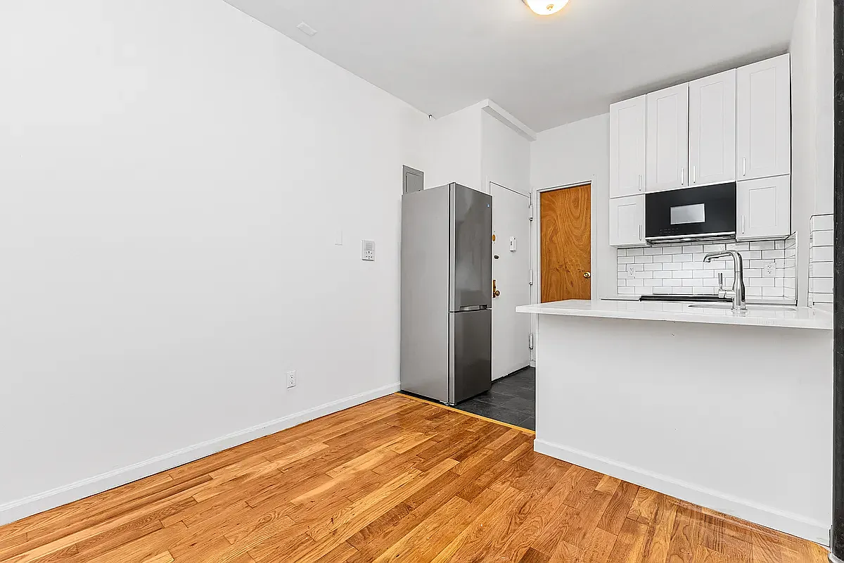 25 Thompson Street — Photo 4
