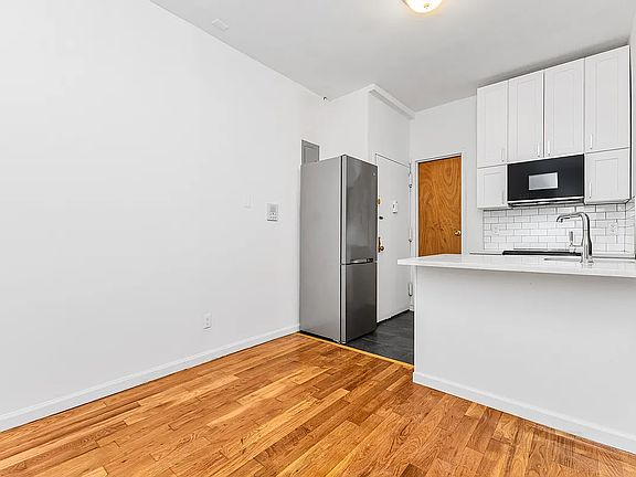 4th image of 25 Thompson St APT 28