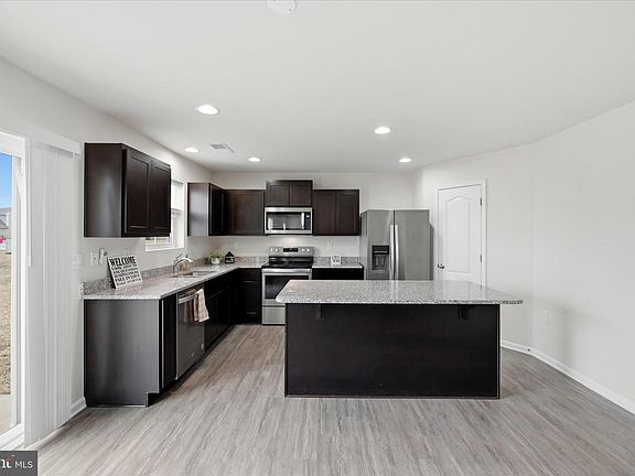 3rd image of 152 Eurasian Dr