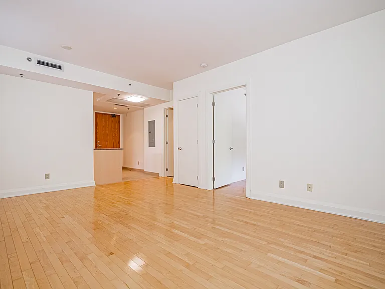 1425 Bayview Ave — Photo 21