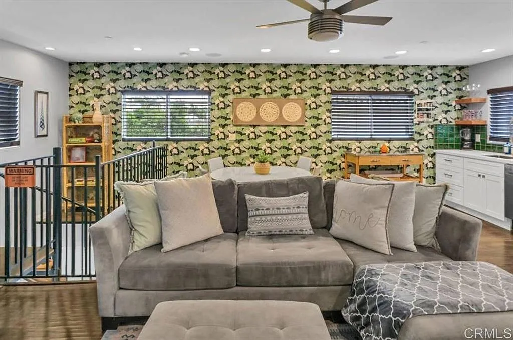 2 bed, 875 sqft, $5,995 — Photo 3