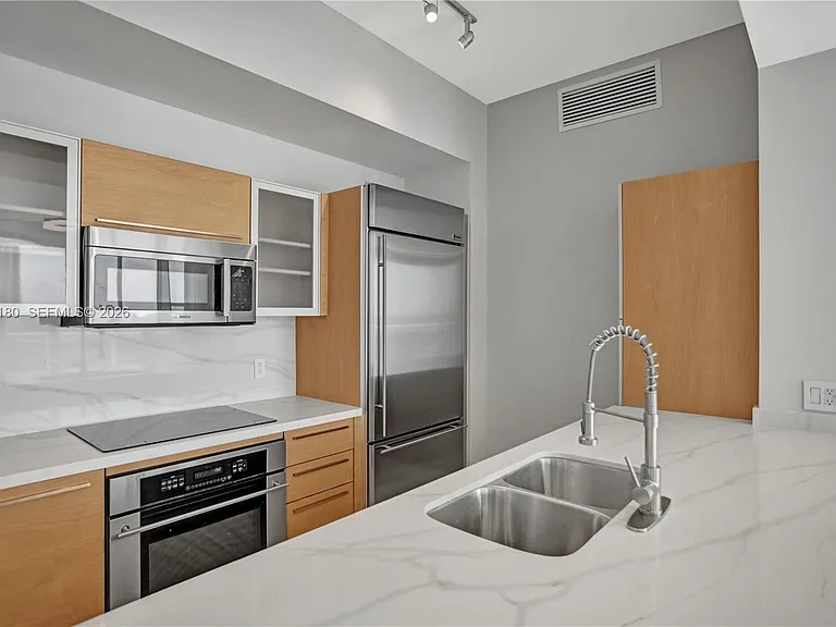950 Brickell Bay Dr #4610 — Photo 3