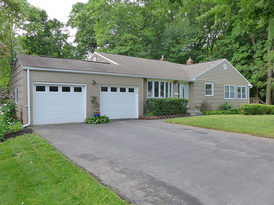 1st image of 4 Garden Ct