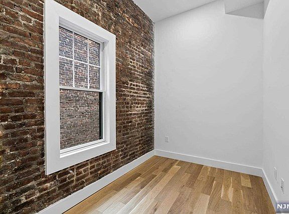 5th image of 25 Corbin Ave #3R
