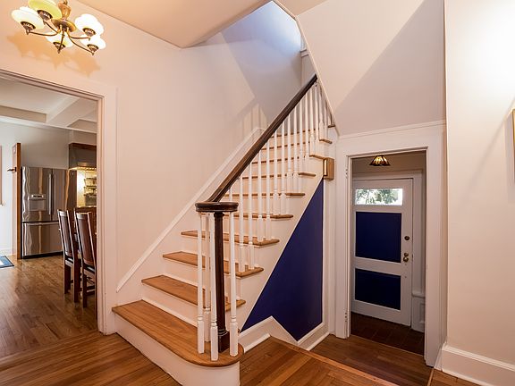 3rd image of 48 Pinebrook Dr