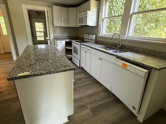 2nd image of 610 4th St